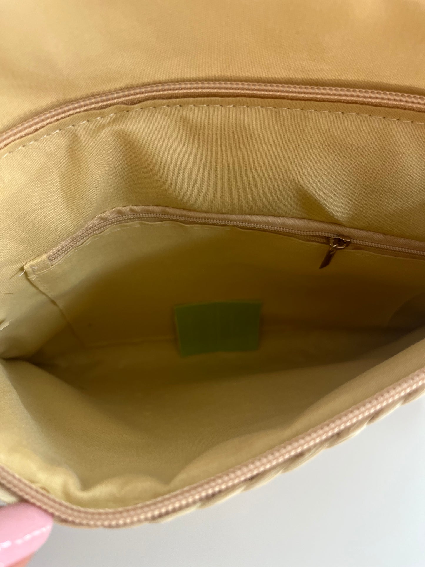 Bolso clutch artesanal de Rafia