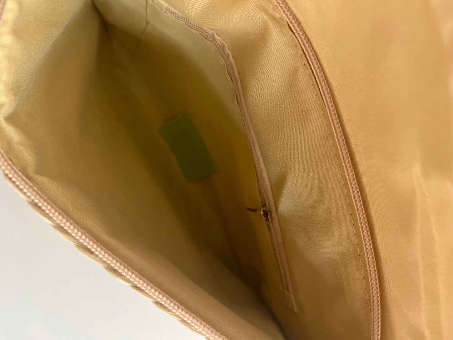 Bolso clutch artesanal de Rafia