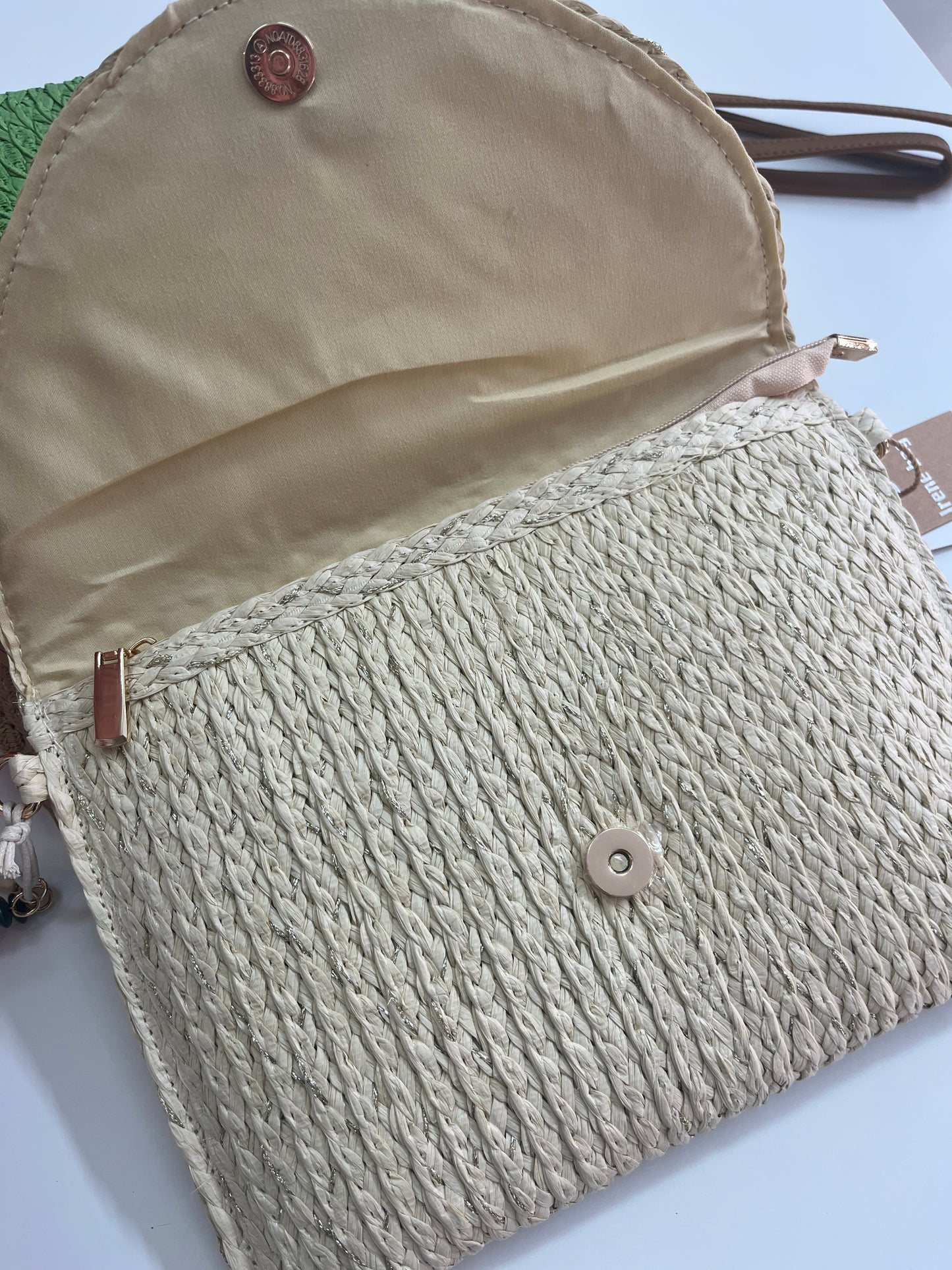 Bolso clutch artesanal de Rafia