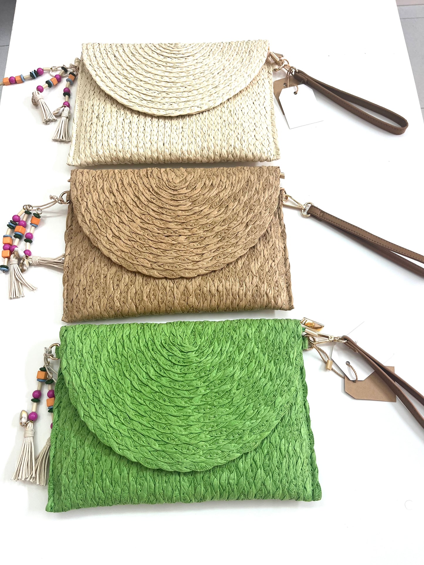 Bolso clutch artesanal de Rafia