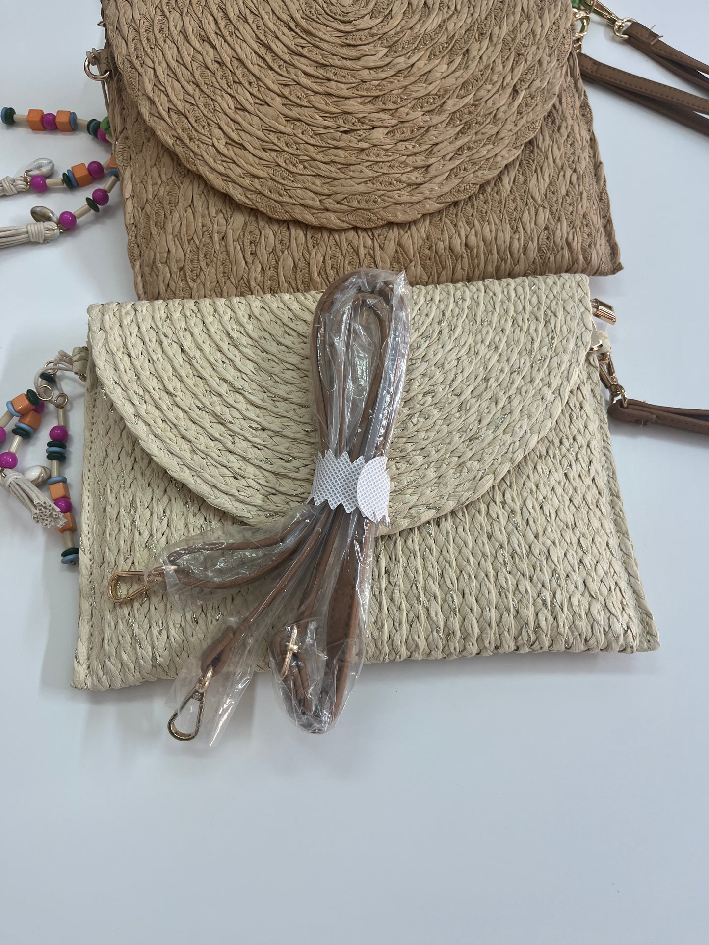 Bolso clutch artesanal de Rafia