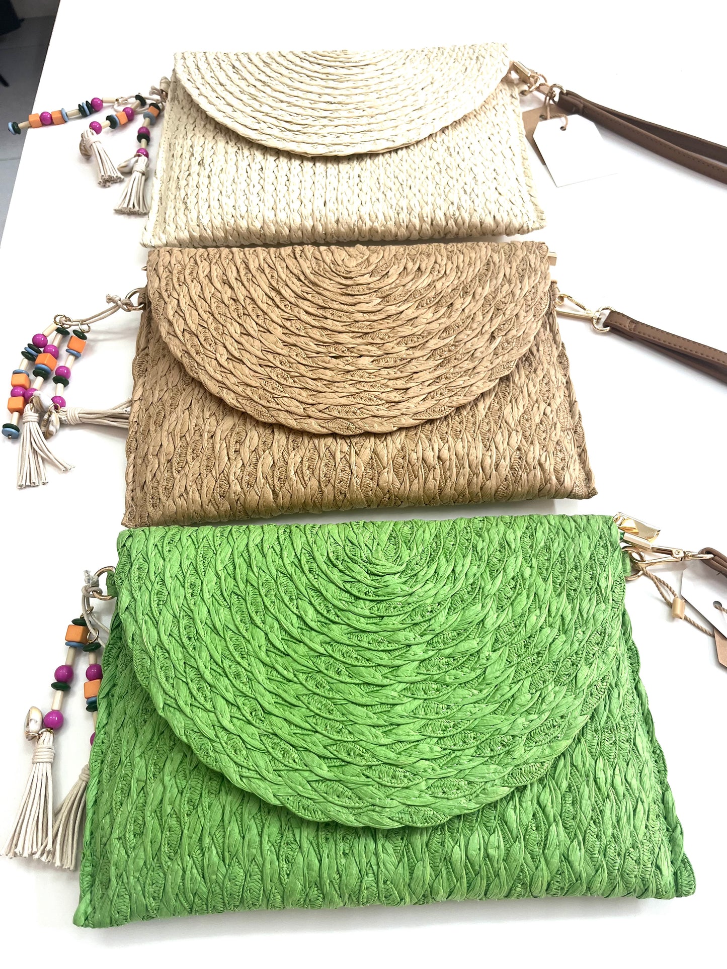 Bolso clutch artesanal de Rafia