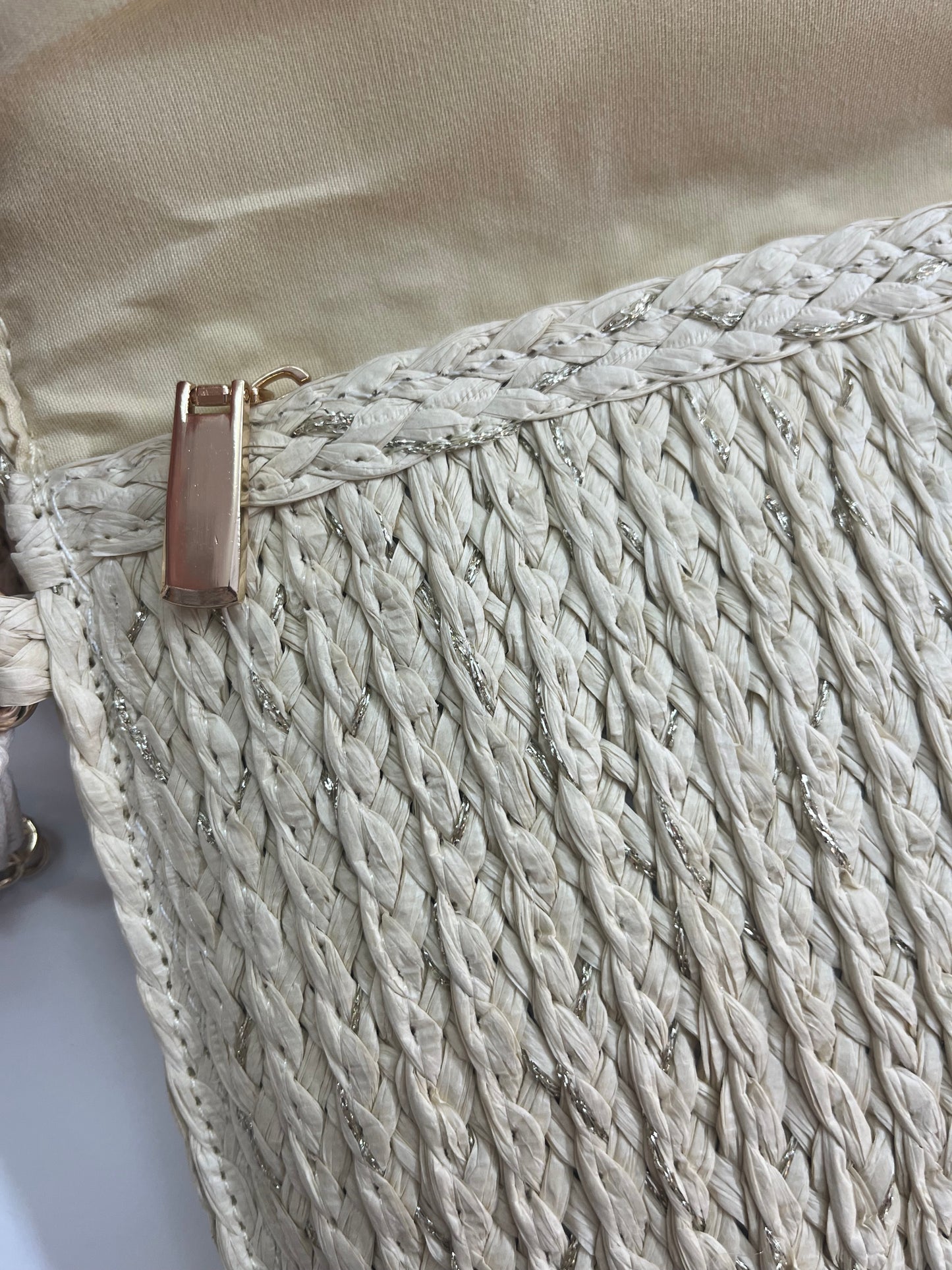 Bolso clutch artesanal de Rafia