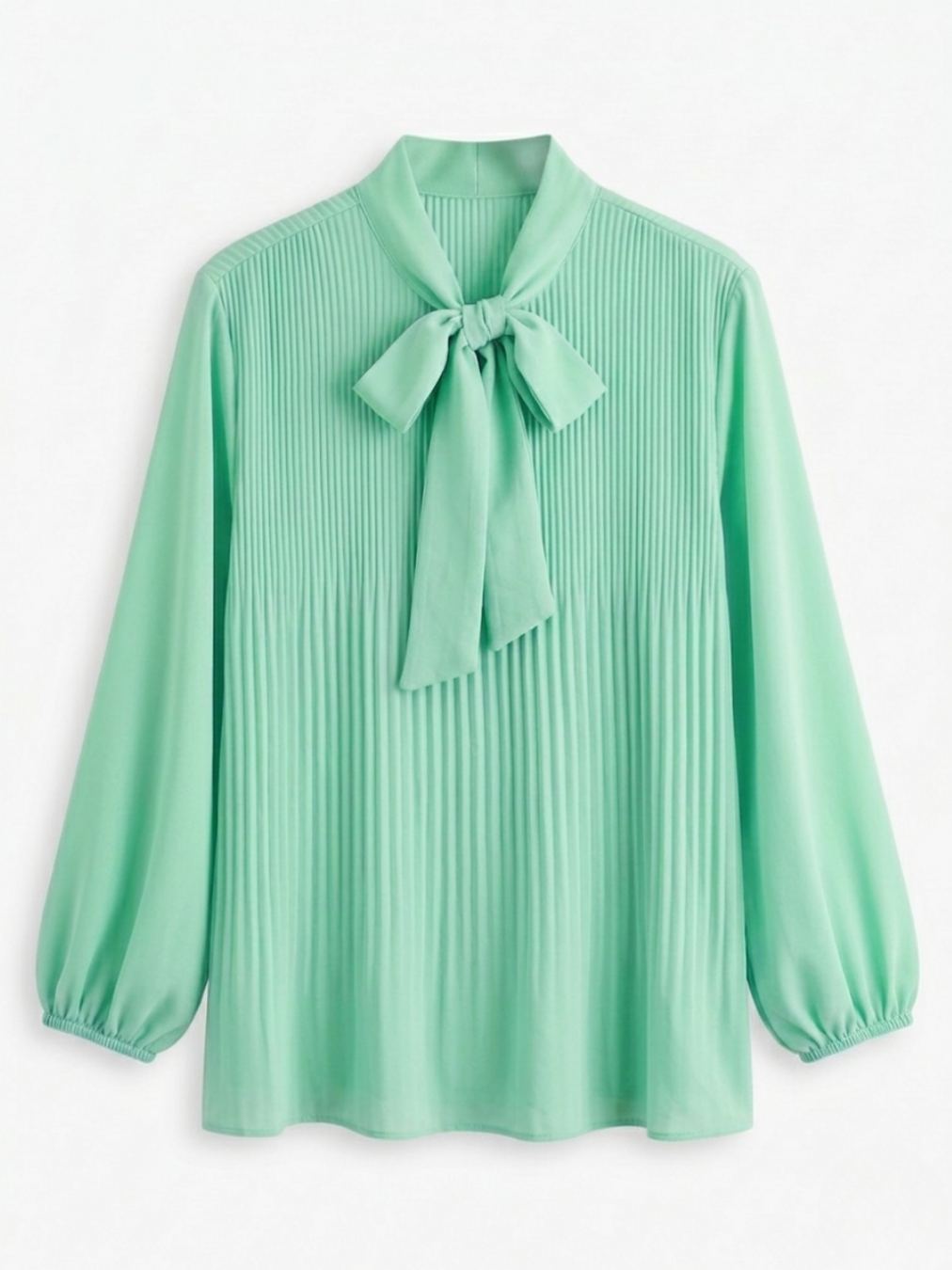 Blusa plisada color verde menta con lazada al cuello y manga larga de Angel Salvaje.