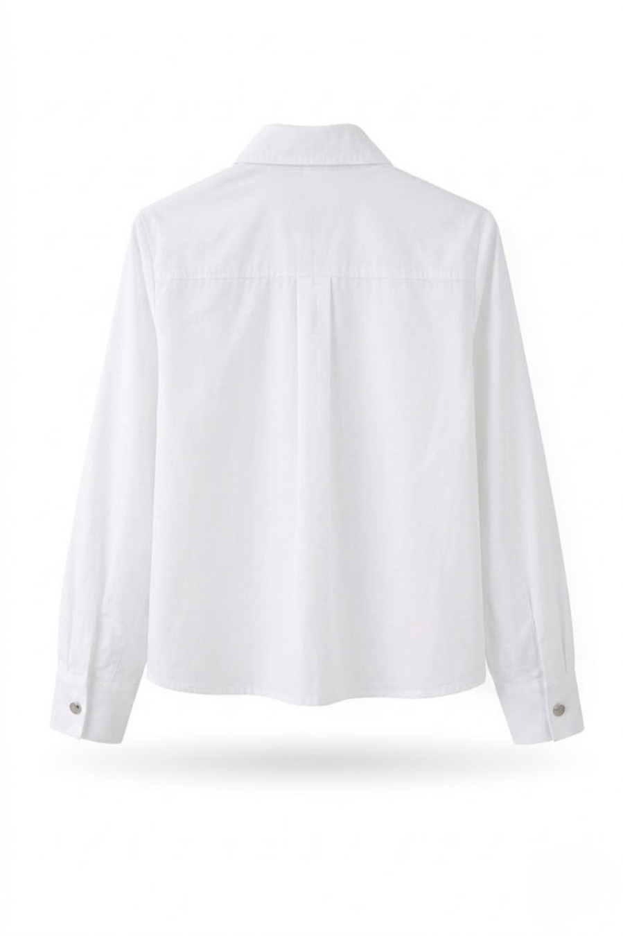 Vista trasera de la camisa blanca 100% algodón de corte clásico y limpio.