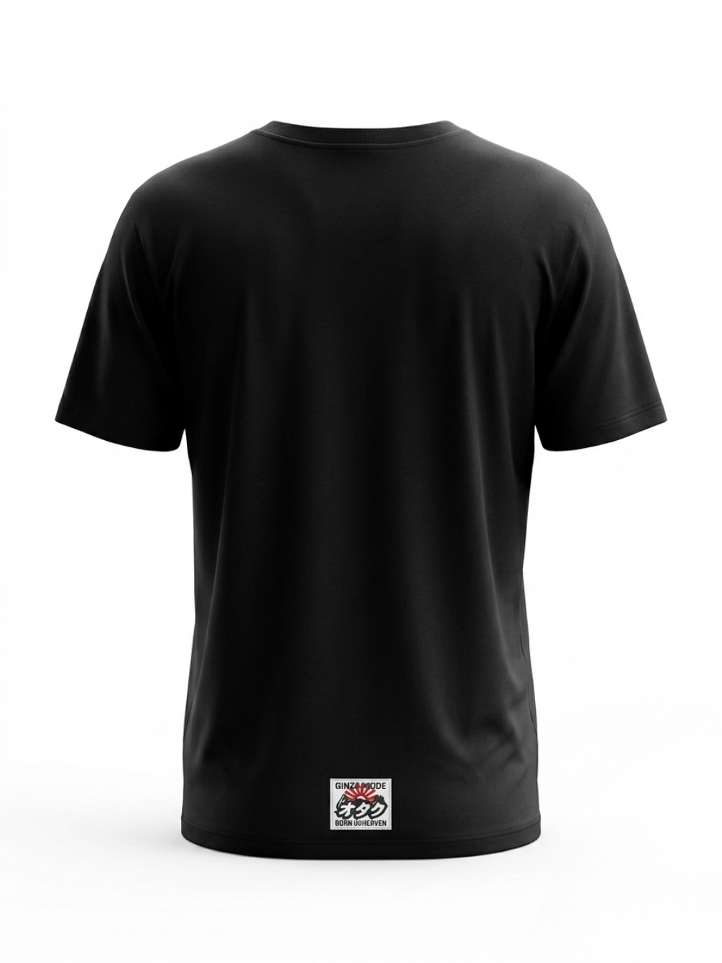 Vista trasera de la camiseta negra de hombre de corte liso regular con parche distintivo japonés en el bajo posterior de Ángel Salvaje.