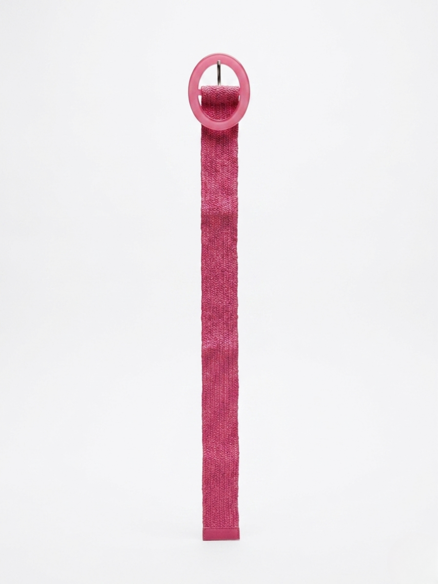Cinturón elástico trenzado en color fucsia con hebilla redonda de Angel Salvaje.