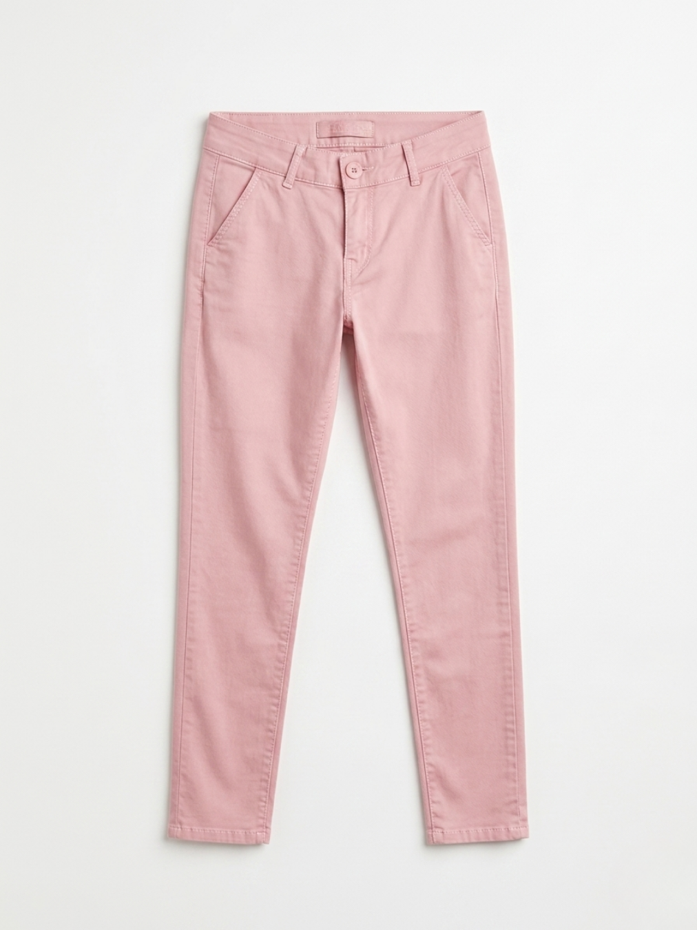 Vista delantera de pantalón pitillo de algodón elástico color rosa claro con bolsillos funcionales de Angel Salvaje.