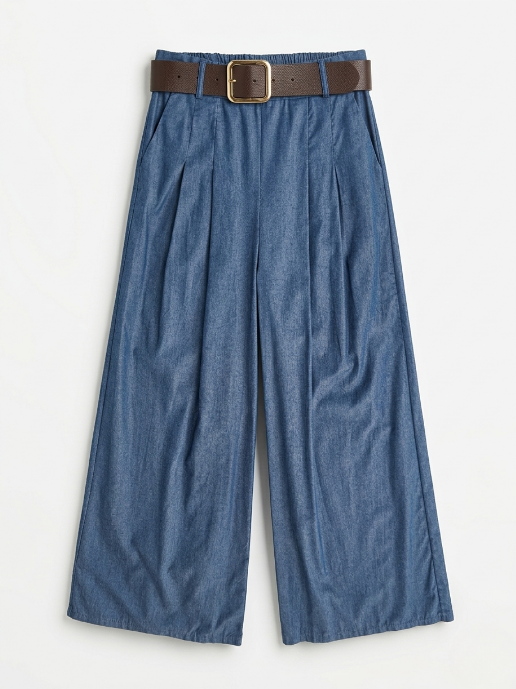 Pantalón Wide Leg azul denim lavado con bolsillos delanteros y cinturón marrón de Ángel Salvaje.