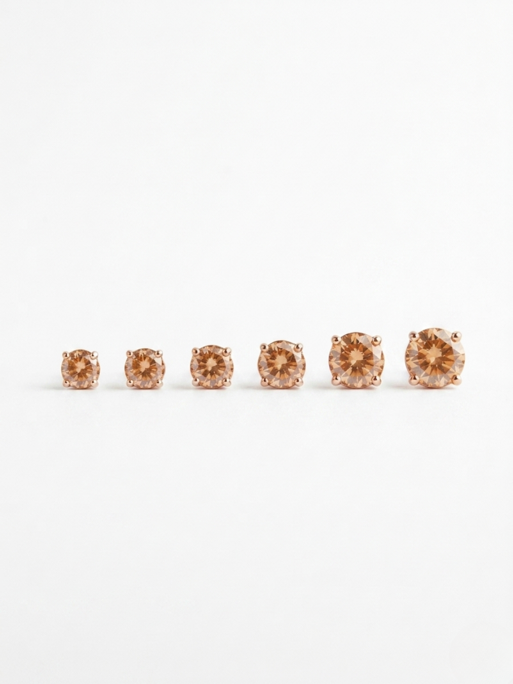 Pack de pendientes color bronce o champagne con circonitas brillantes de Angel Salvaje.