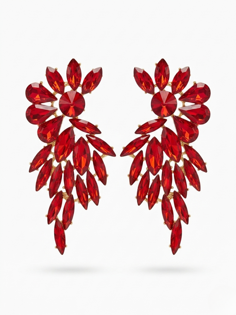 Pendientes rojos de cristales en talla marquise y lágrima para look de invitada perfecta.