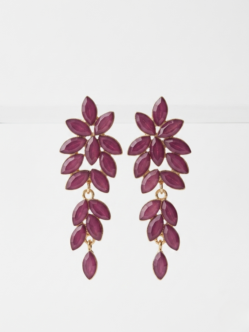 Pendientes de fiesta color burgundy o granate con diseño de hojas en cristal y oro.