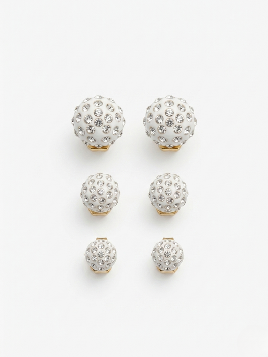 Set de 3 pares de pendientes de botón con forma de esfera y cristales brillantes de la tienda Angel Salvaje.