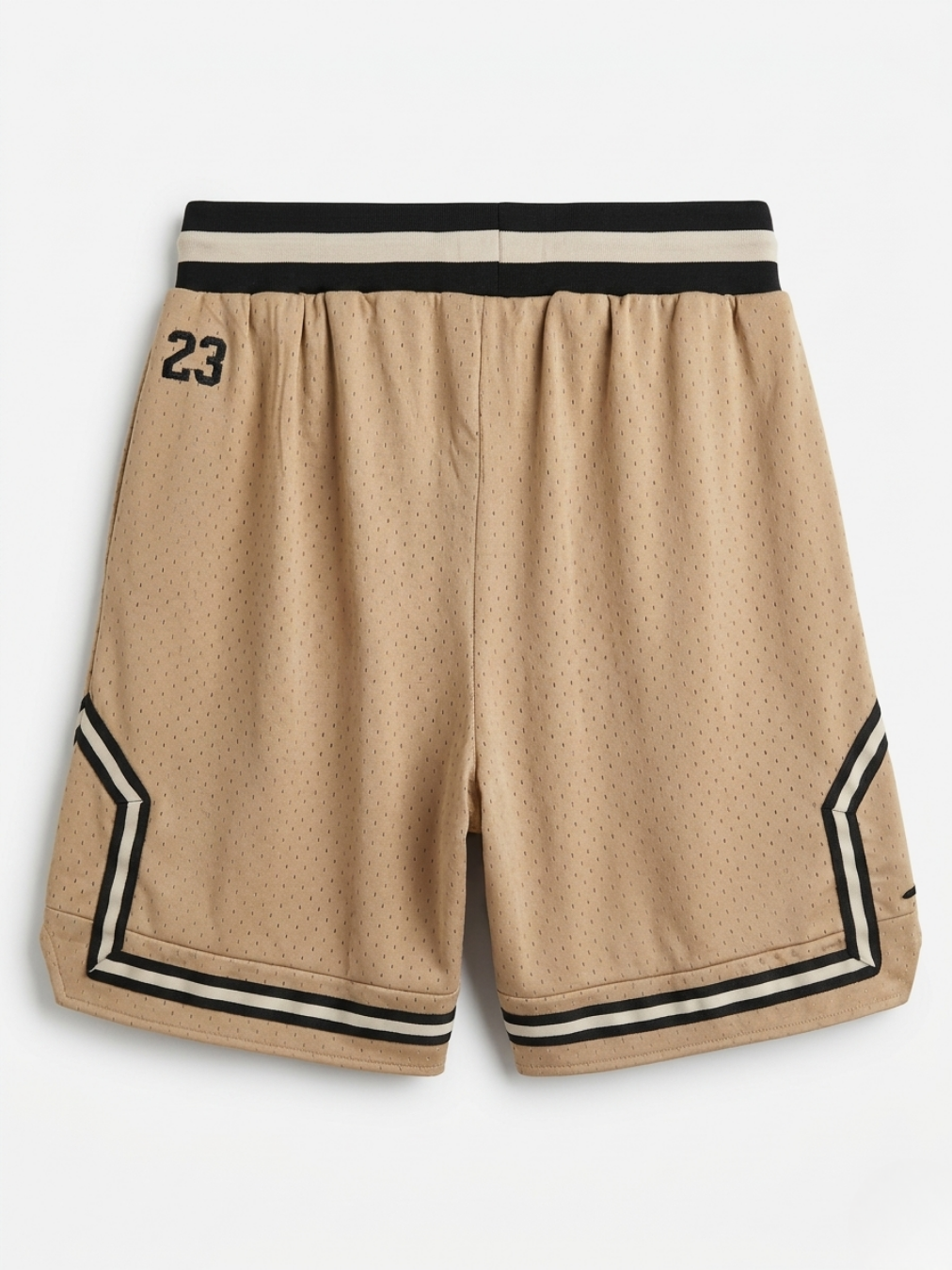 Vista posterior de los shorts de baloncesto de rejilla color camel arena con cintura elástica.