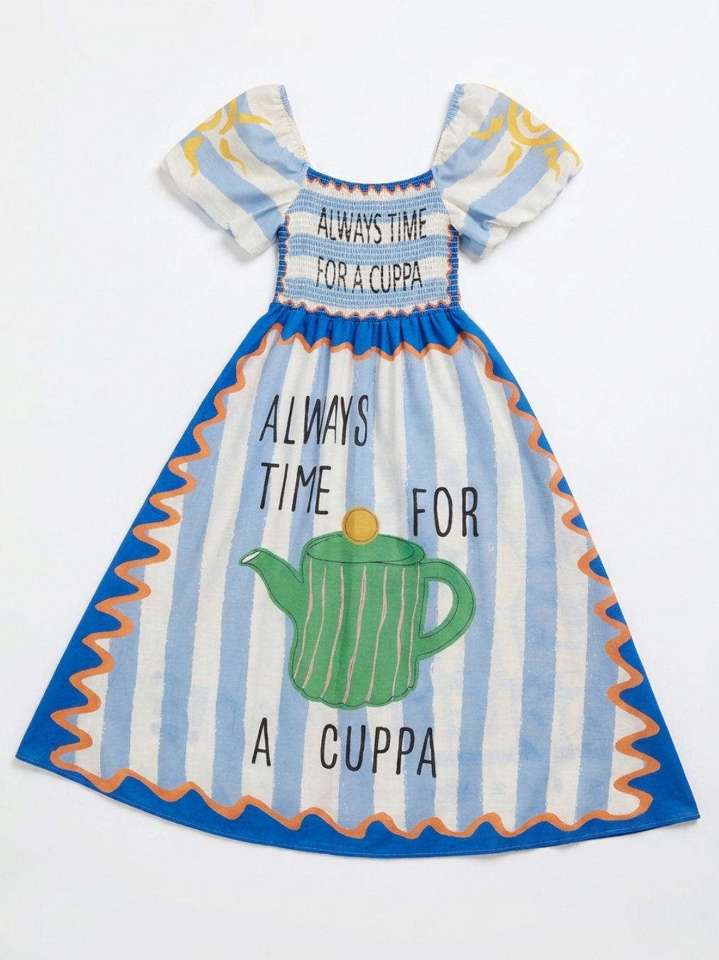 Parte delantera del vestido con rayas azules, tetera verde y mensaje "Always time for a cuppa".