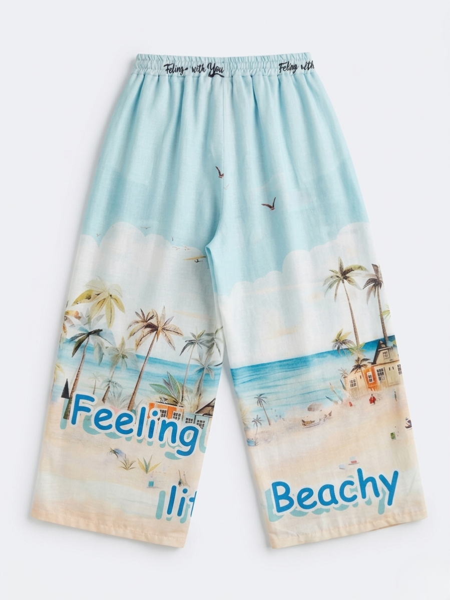 Parte posterior del pantalón de lino con estampado de playa, palmeras y tipografía "Feeling Beachy".